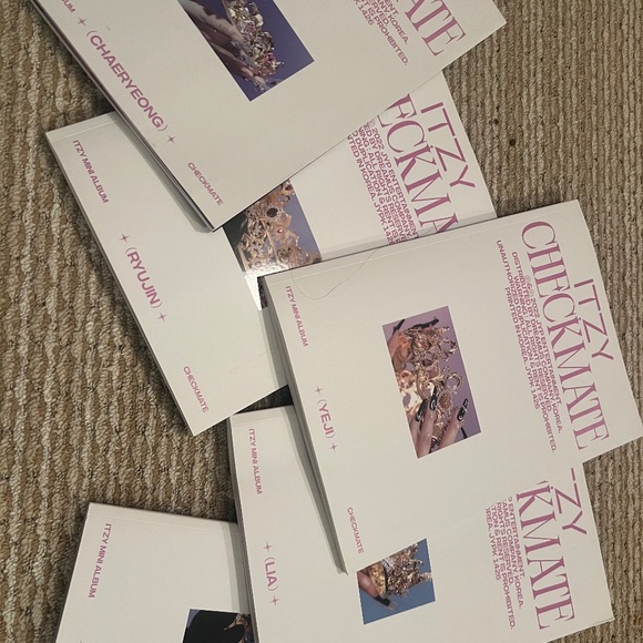 ITZY CHECKMATE bundle - Picture 1 of 1